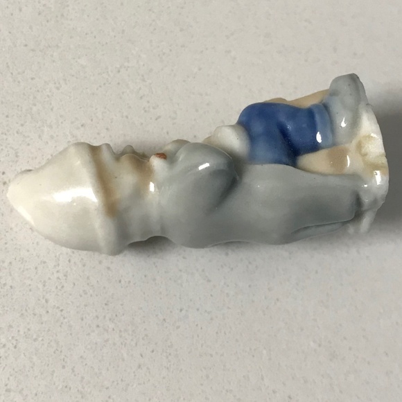 Vintage Wade Of Ireland Lucky Leprechaun Cobbler Gnome Whimsies 1950s -60s 1 pc - Picture 9 of 11